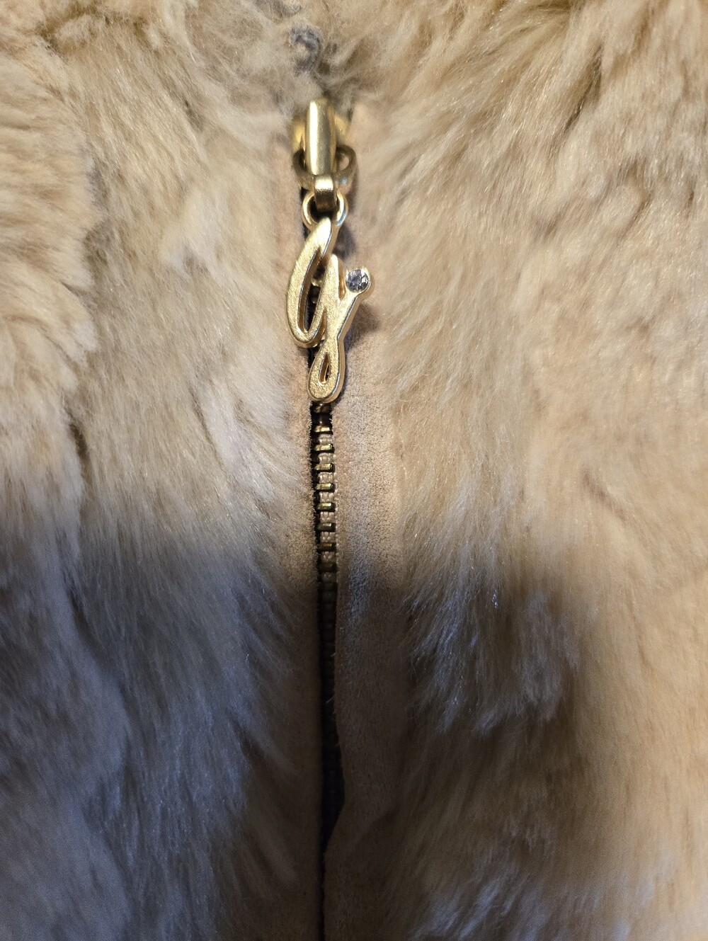 Guess Cream Faux Fur Ribbed Zip Vest - Picture 3 of 7